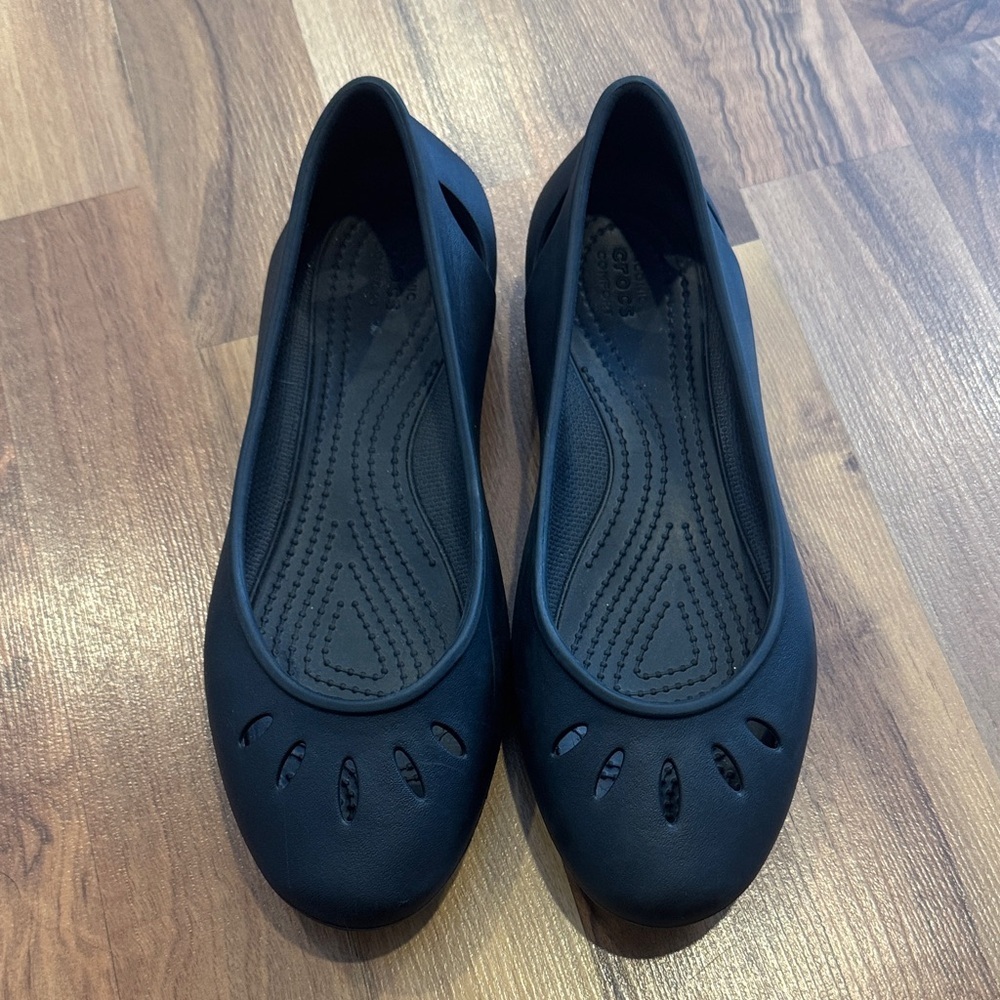 CROCS kelli iconic comfort Women's Black Flats ballet with Cutout Design